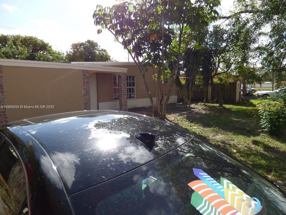 2507 N 66th Ave