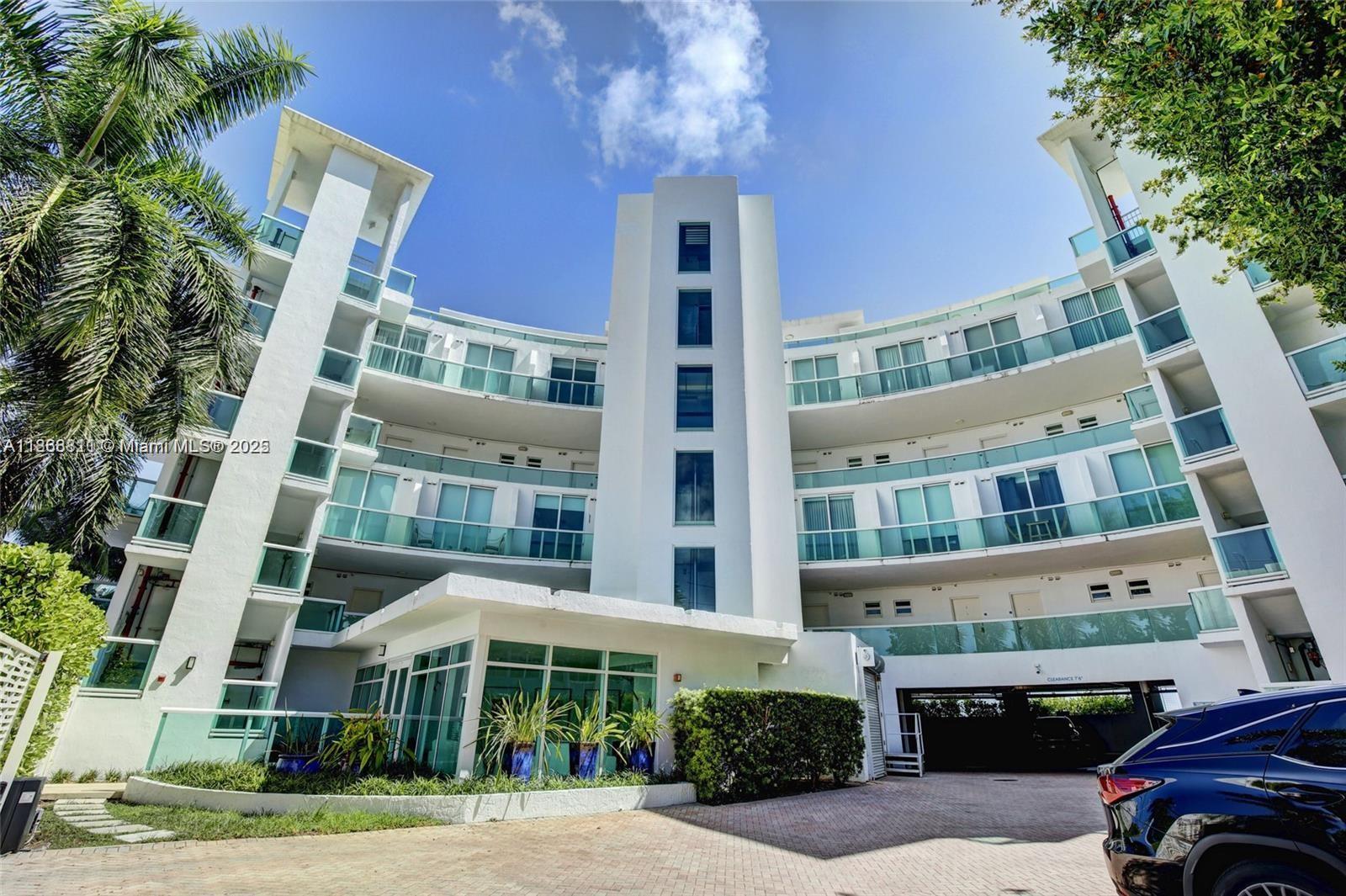2000 Bay Dr #204