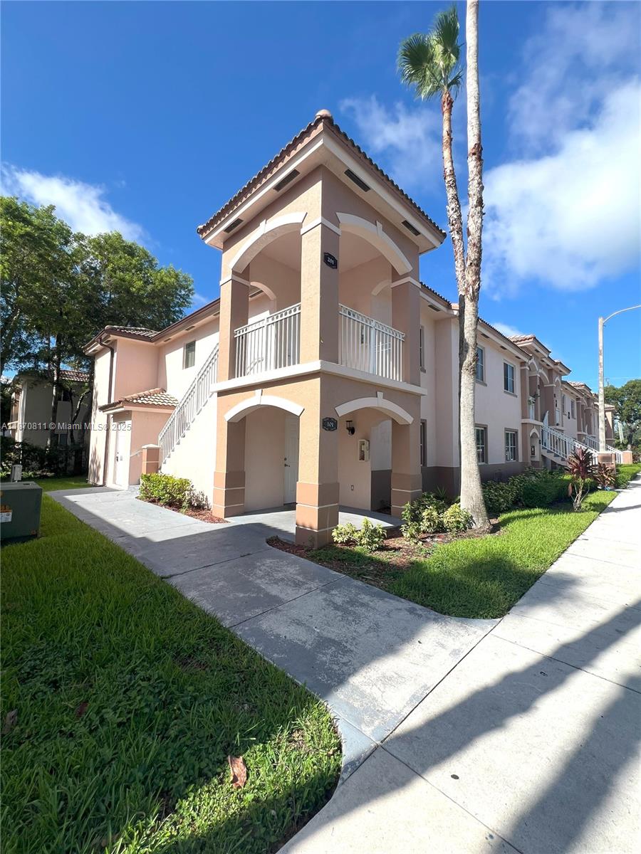 1240 SE 28th Ct #101