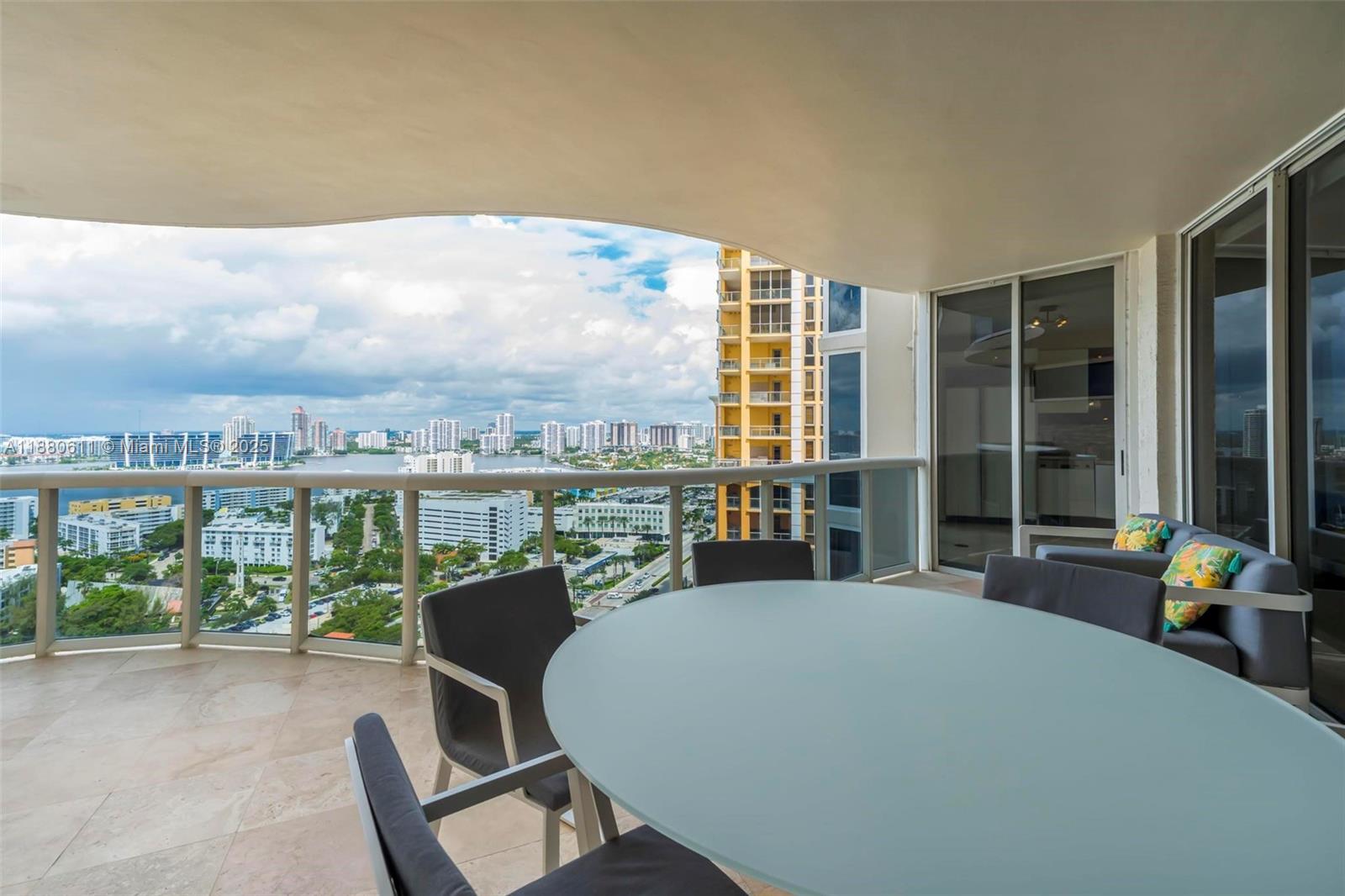 image The Pinnacle Condo44