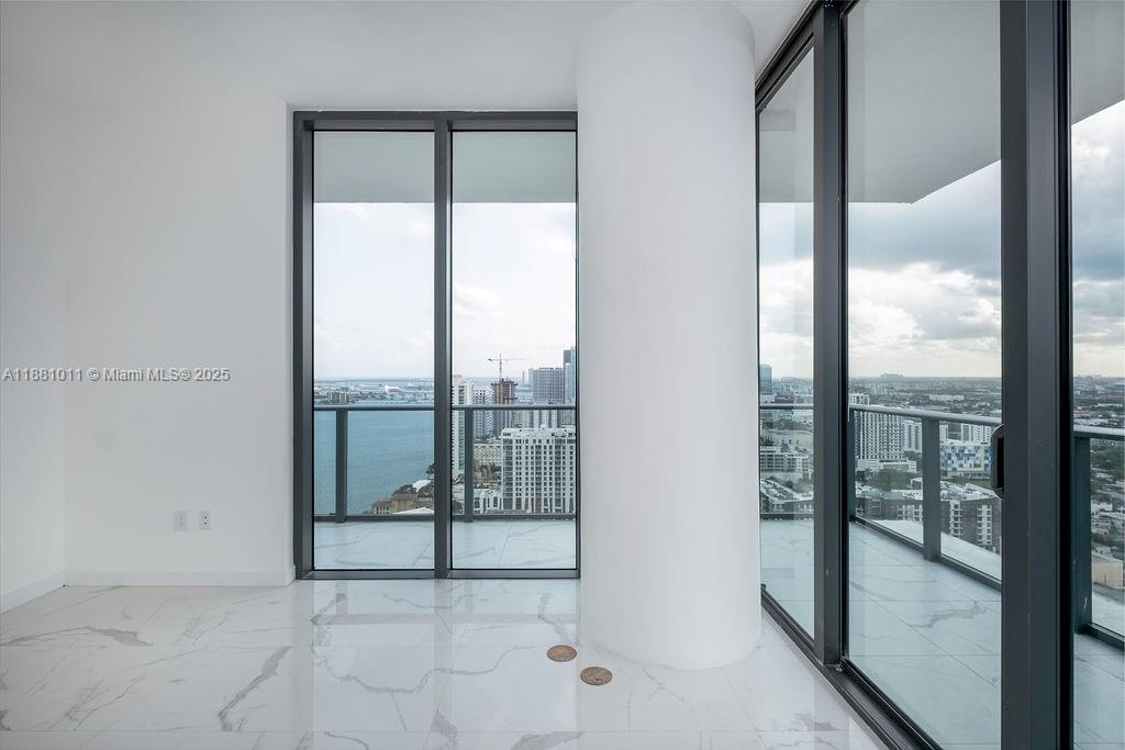 image Gran Paraiso Condo16