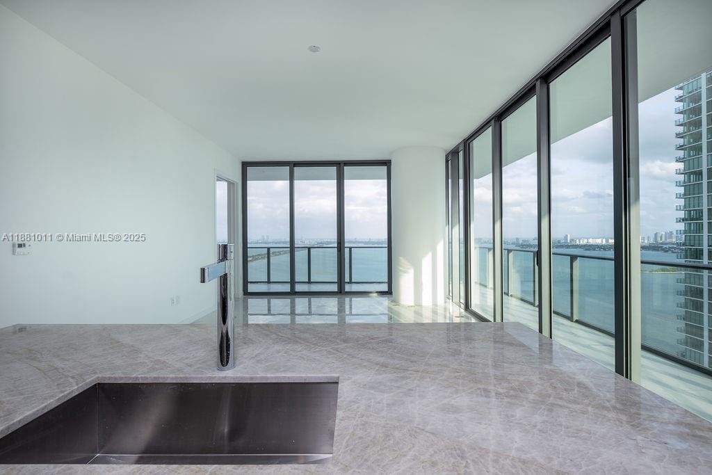 image Gran Paraiso Condo17
