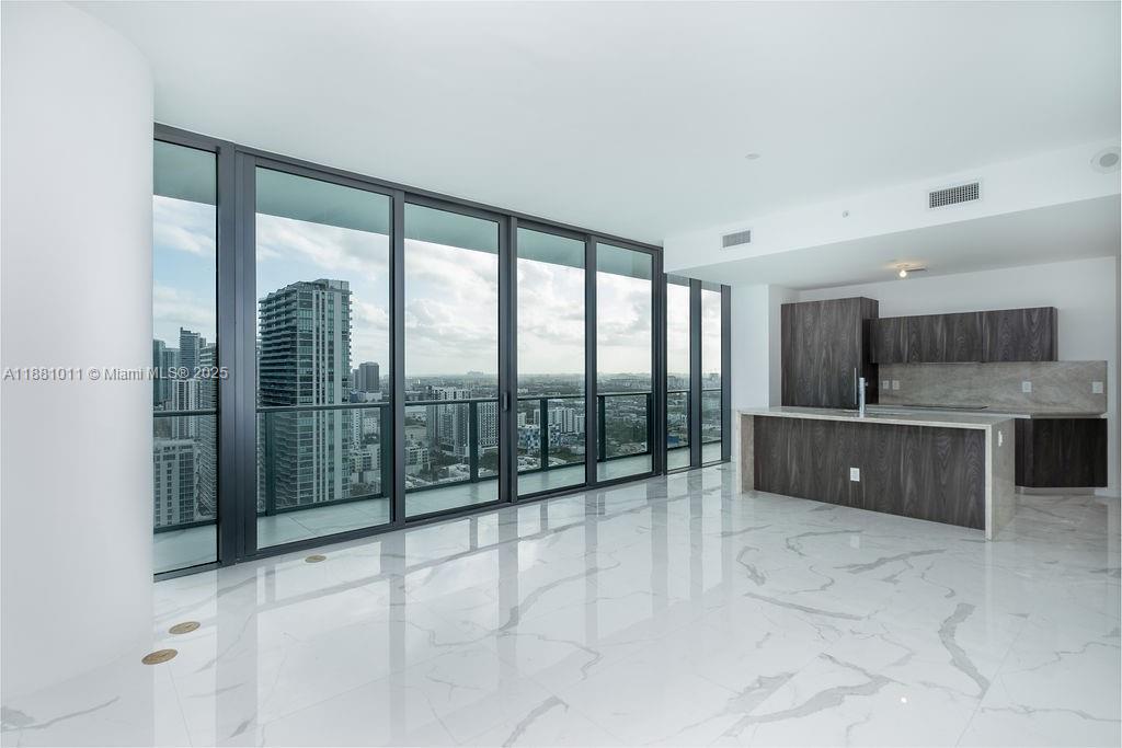 image Gran Paraiso Condo1
