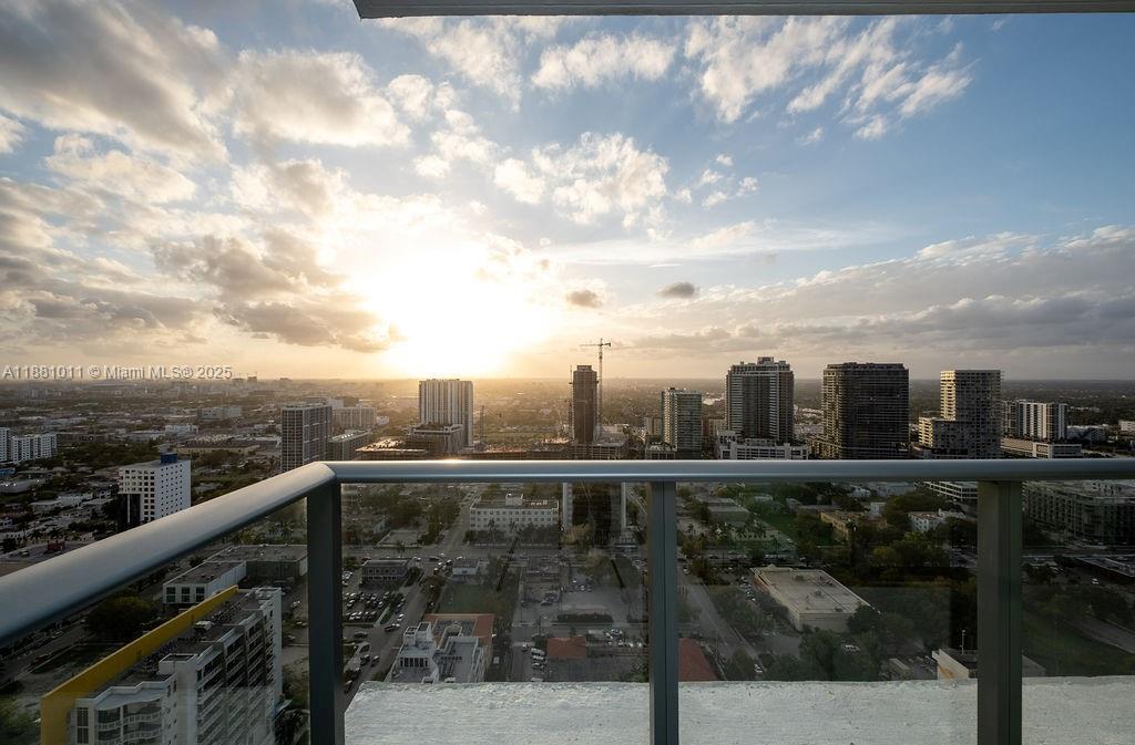 image Gran Paraiso Condo2