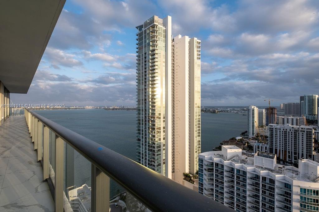 image Gran Paraiso Condo4