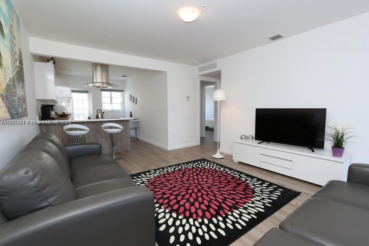 1450 Meridian Ave #206