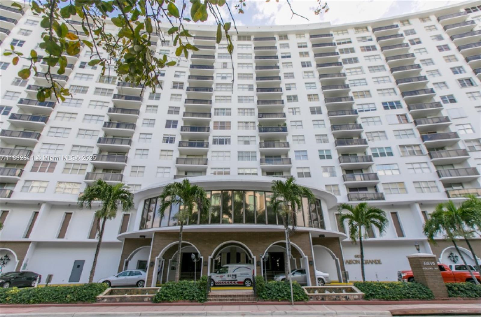 6039 Collins Ave #503