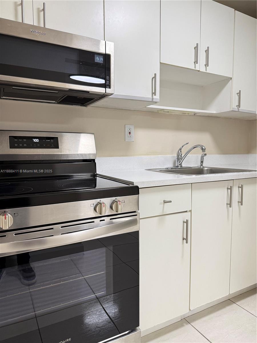 1725 W 60th St #105 Hialeah, FL 33012