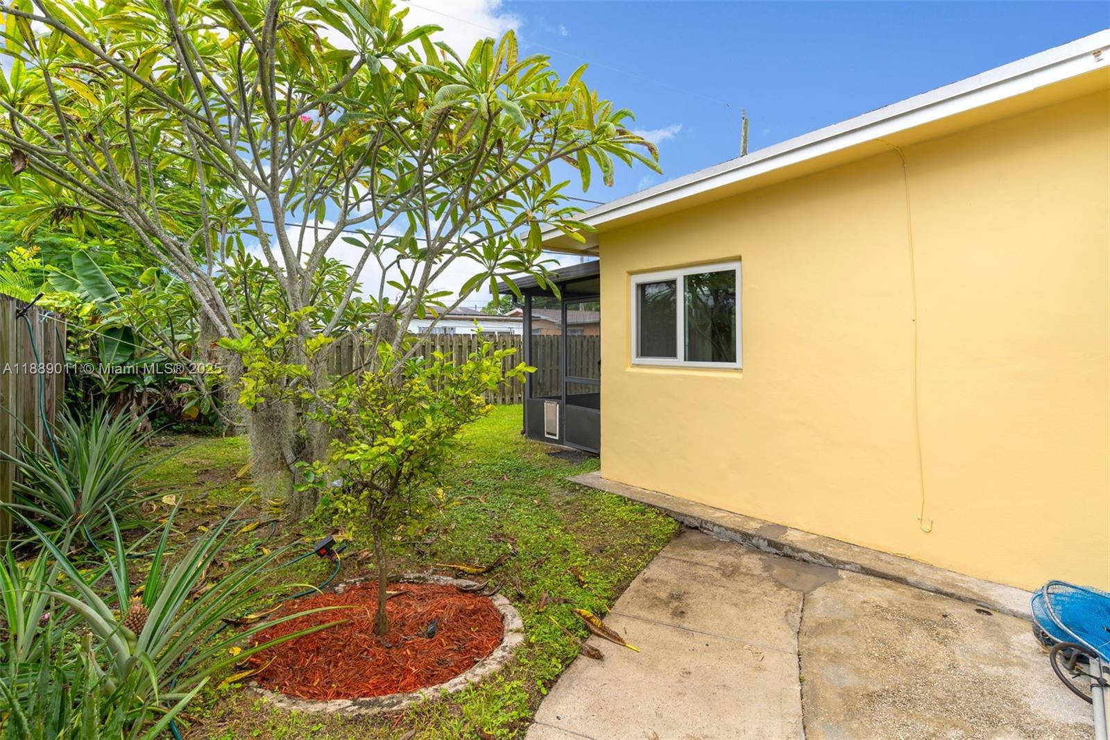 8310 NW 26th St Sunrise, FL 33322