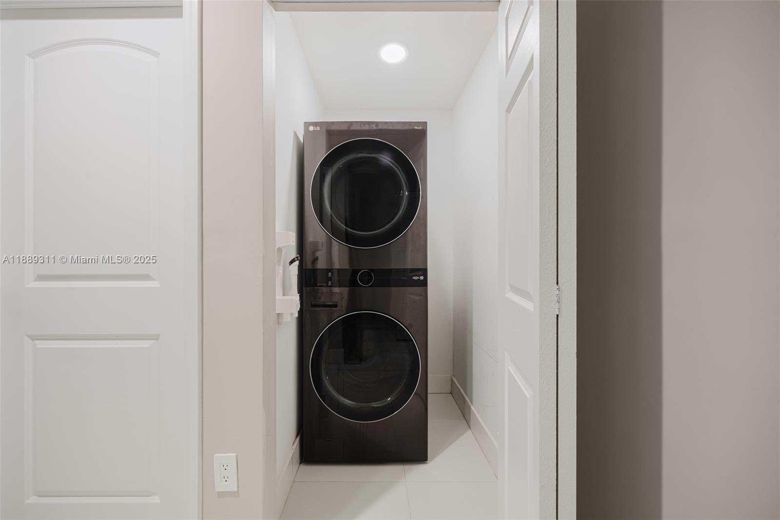 3564 William Ave Coconut Grove, FL 33133