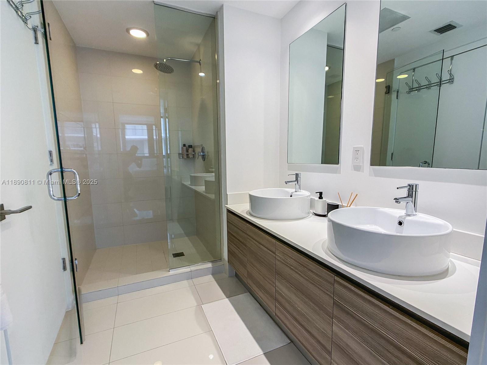 121 NE 34th St #908 Miami, FL 33137 121 NE 34th St #908 Miami, FL 33137