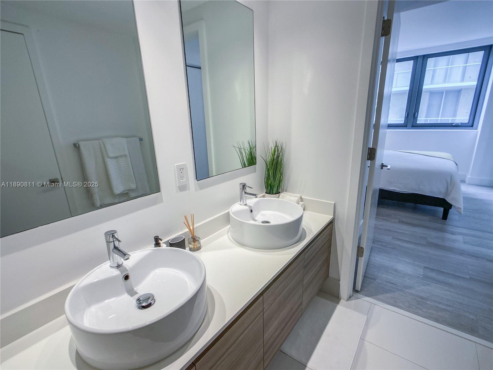 121 NE 34th St #908 Miami, FL 33137 121 NE 34th St #908 Miami, FL 33137