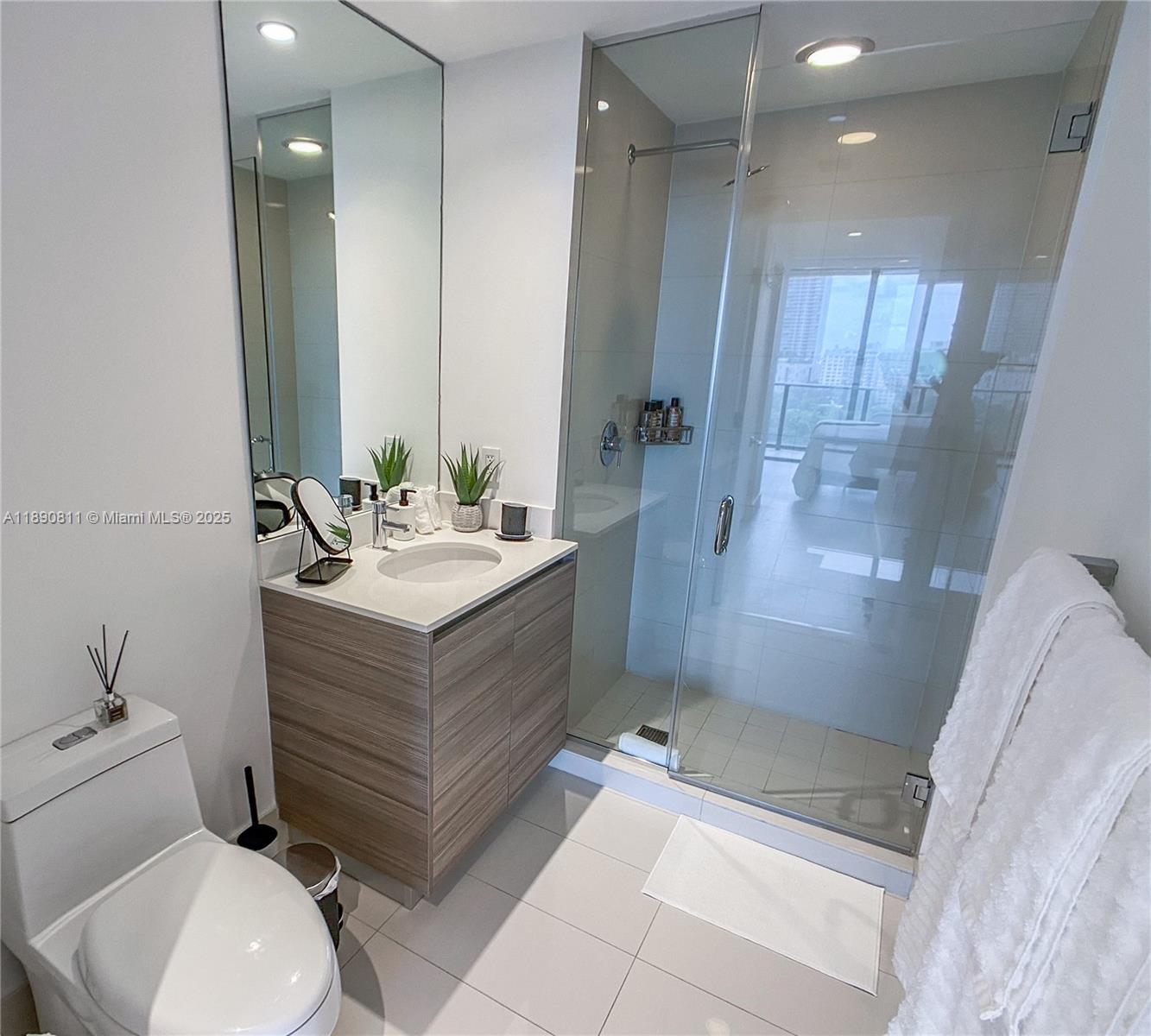 121 NE 34th St #908 Miami, FL 33137 121 NE 34th St #908 Miami, FL 33137