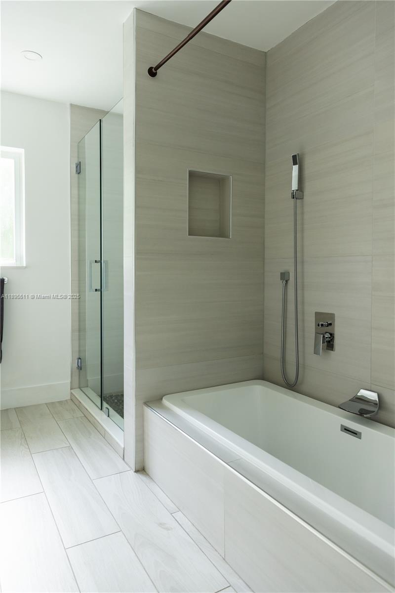 1080 NE 104th St Miami Shores, FL 33138