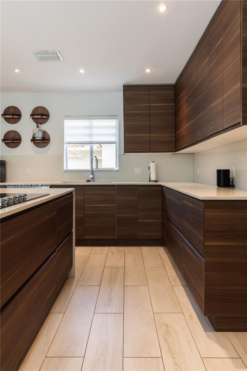 1080 NE 104th St Miami Shores, FL 33138