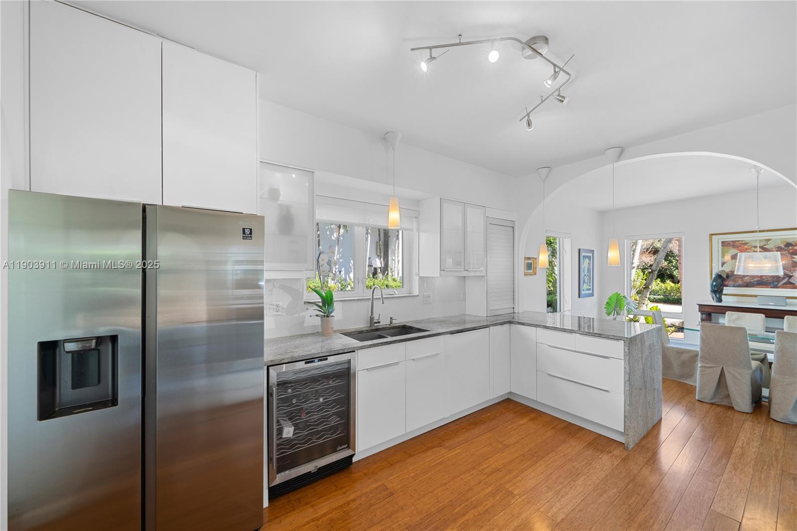 1281 S Venetian Way Miami, FL 33139