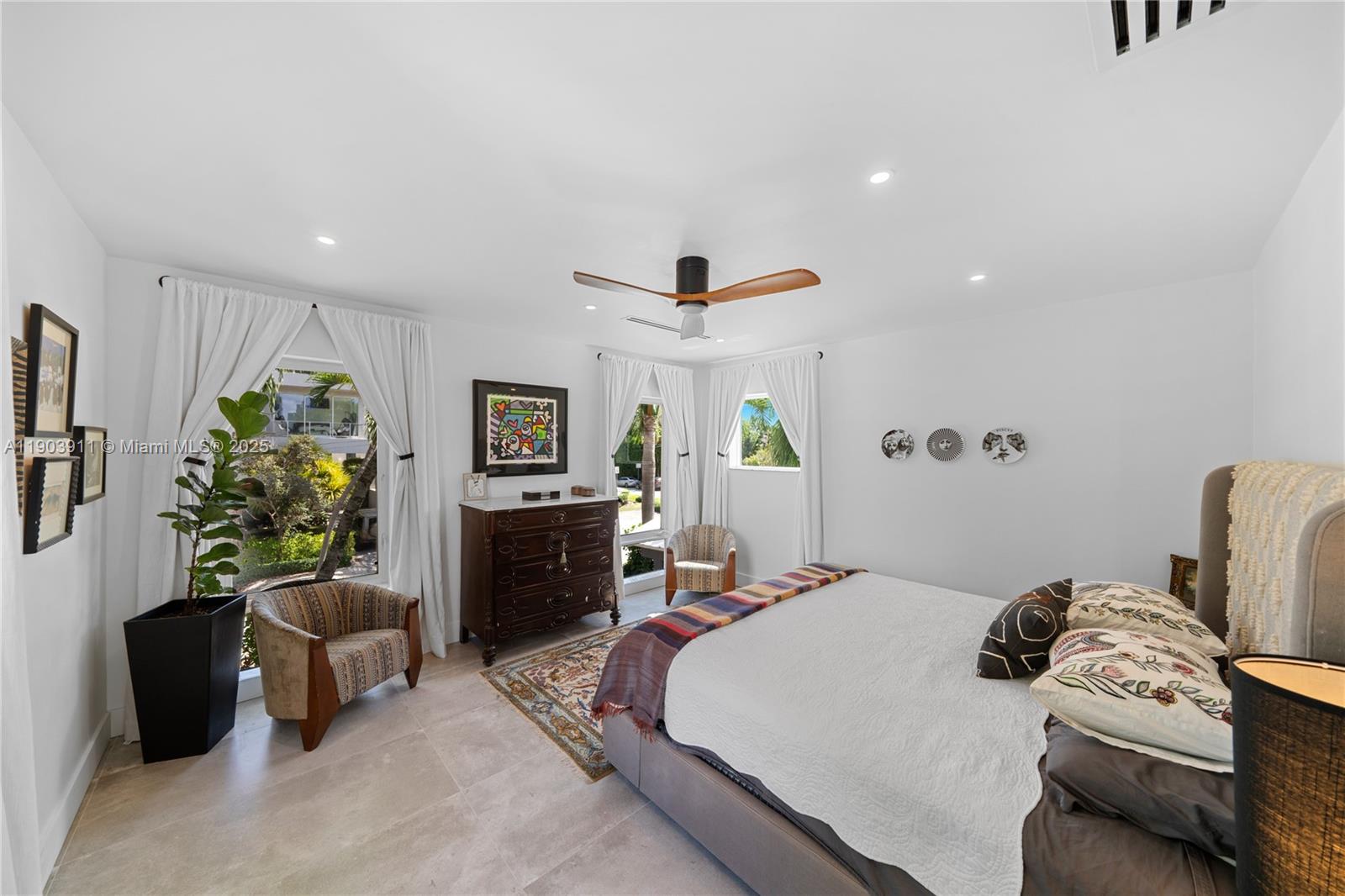 1281 S Venetian Way Miami, FL 33139