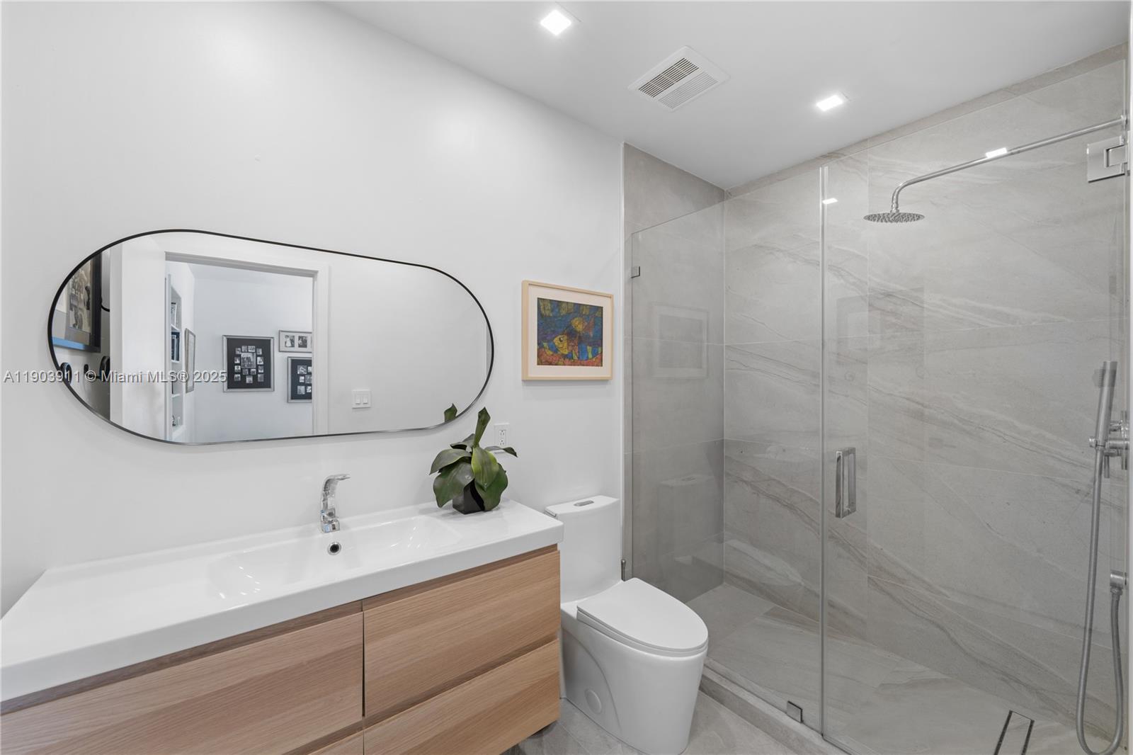 1281 S Venetian Way Miami, FL 33139