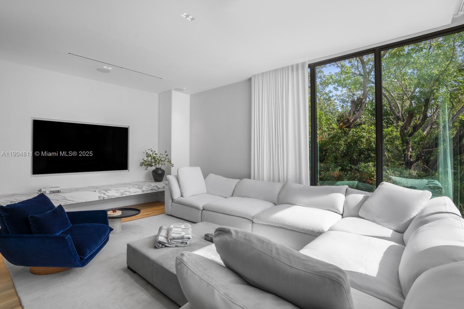 217 Bal Cross Dr Bal Harbour, FL 33154