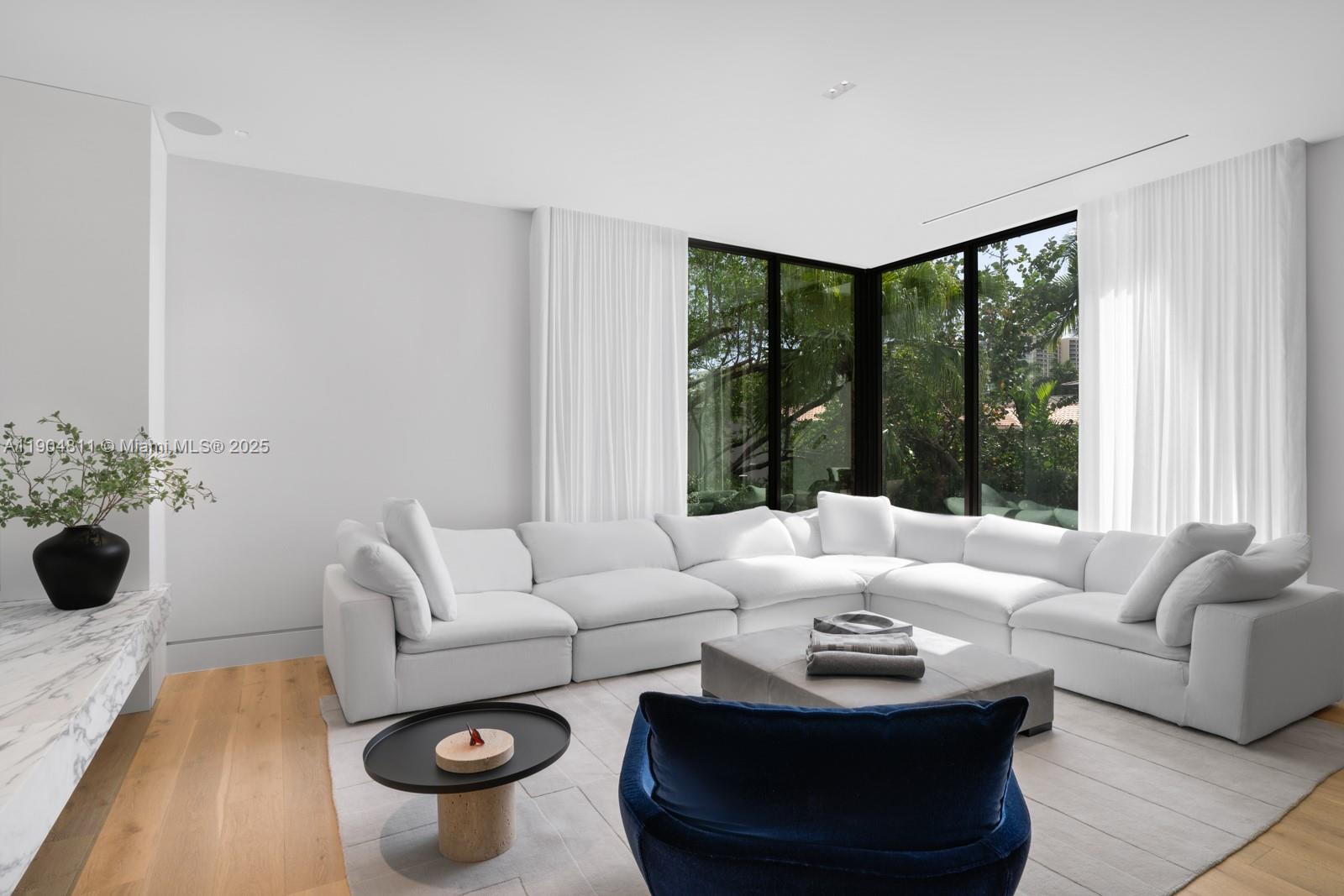 217 Bal Cross Dr Bal Harbour, FL 33154