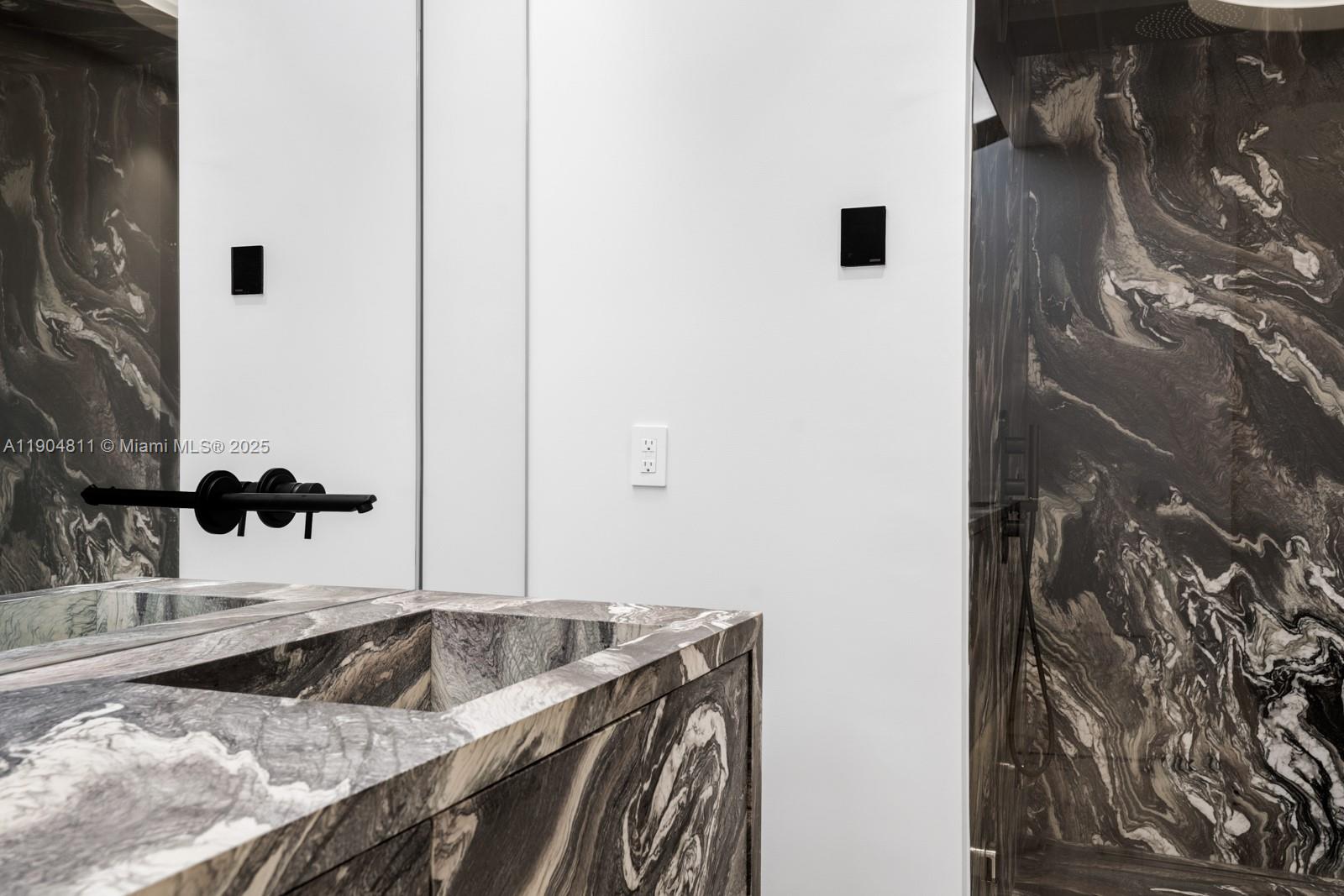 217 Bal Cross Dr Bal Harbour, FL 33154