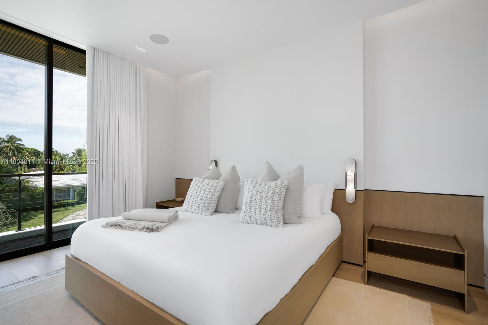 217 Bal Cross Dr Bal Harbour, FL 33154