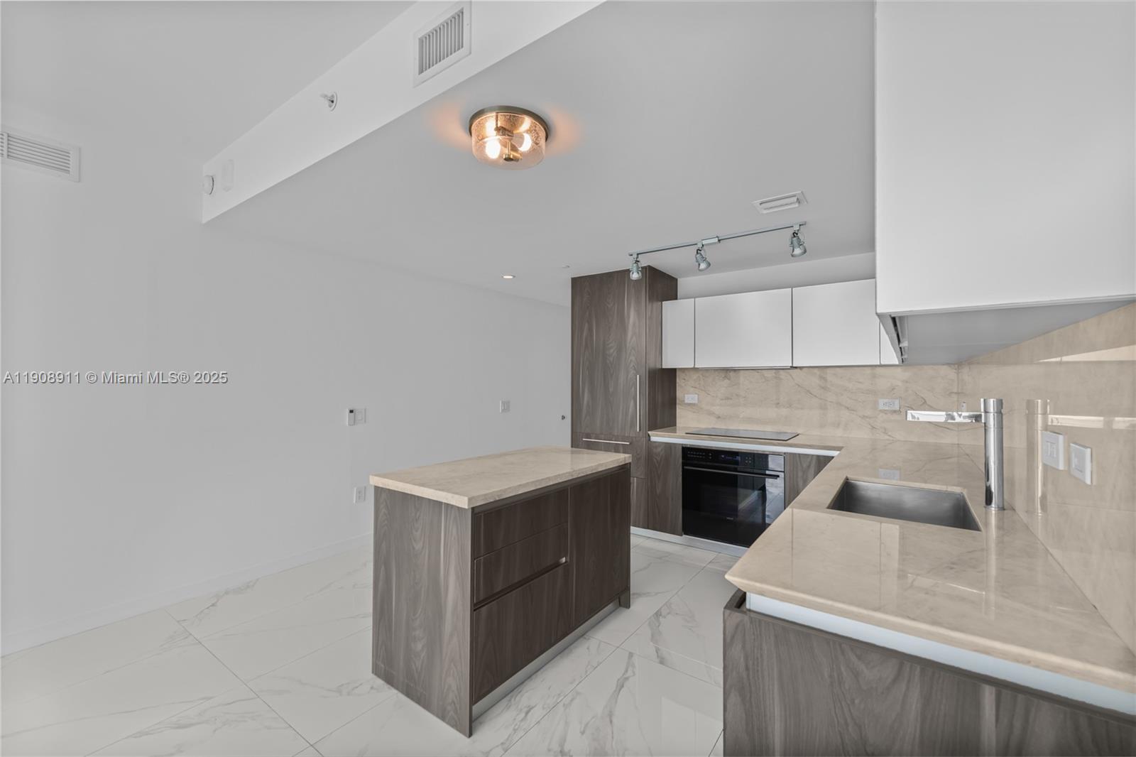 image One Paraiso Bay Condo9