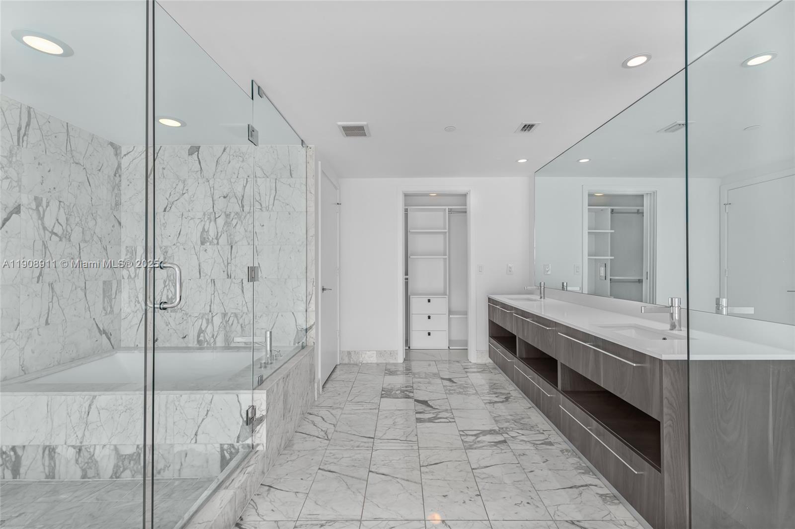 image One Paraiso Bay Condo19