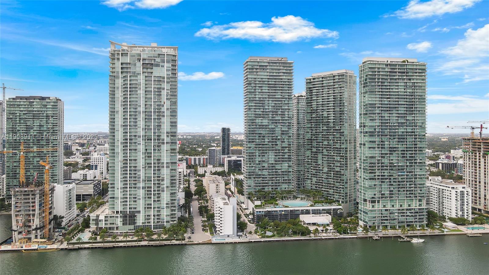 image One Paraiso Bay Condo37