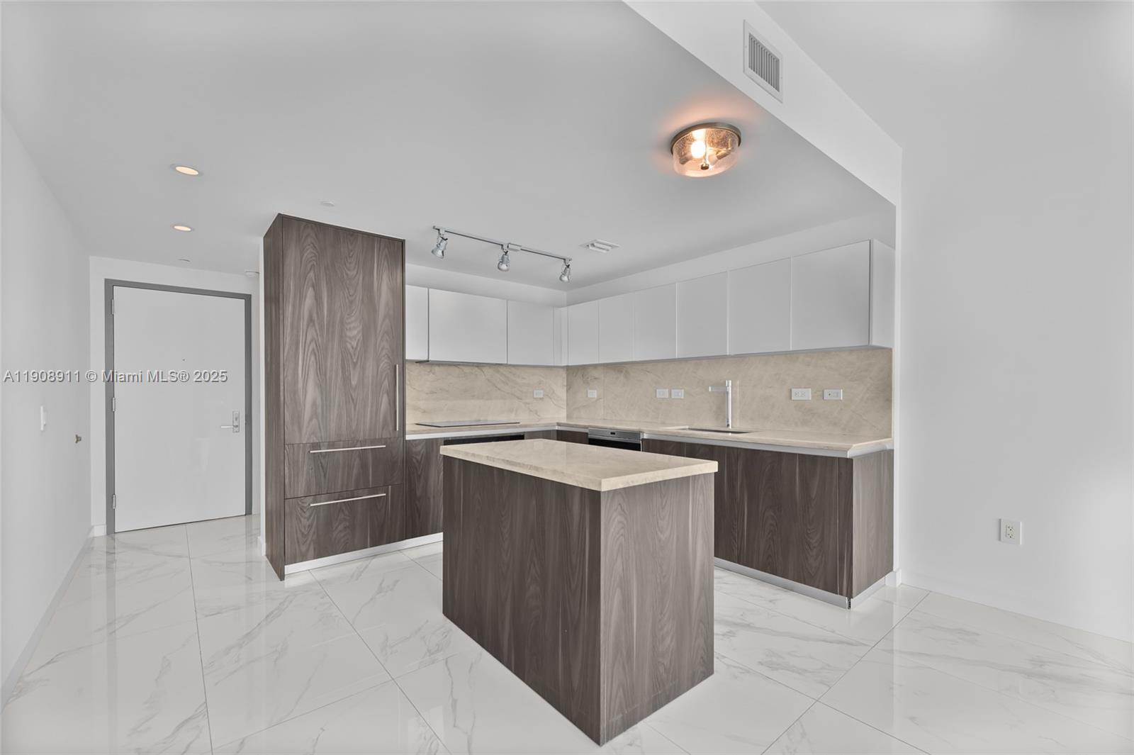 image One Paraiso Bay Condo7