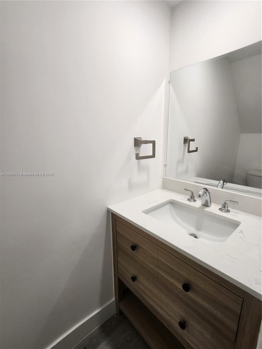 4320 NW 11th St #B Miami, FL 33126