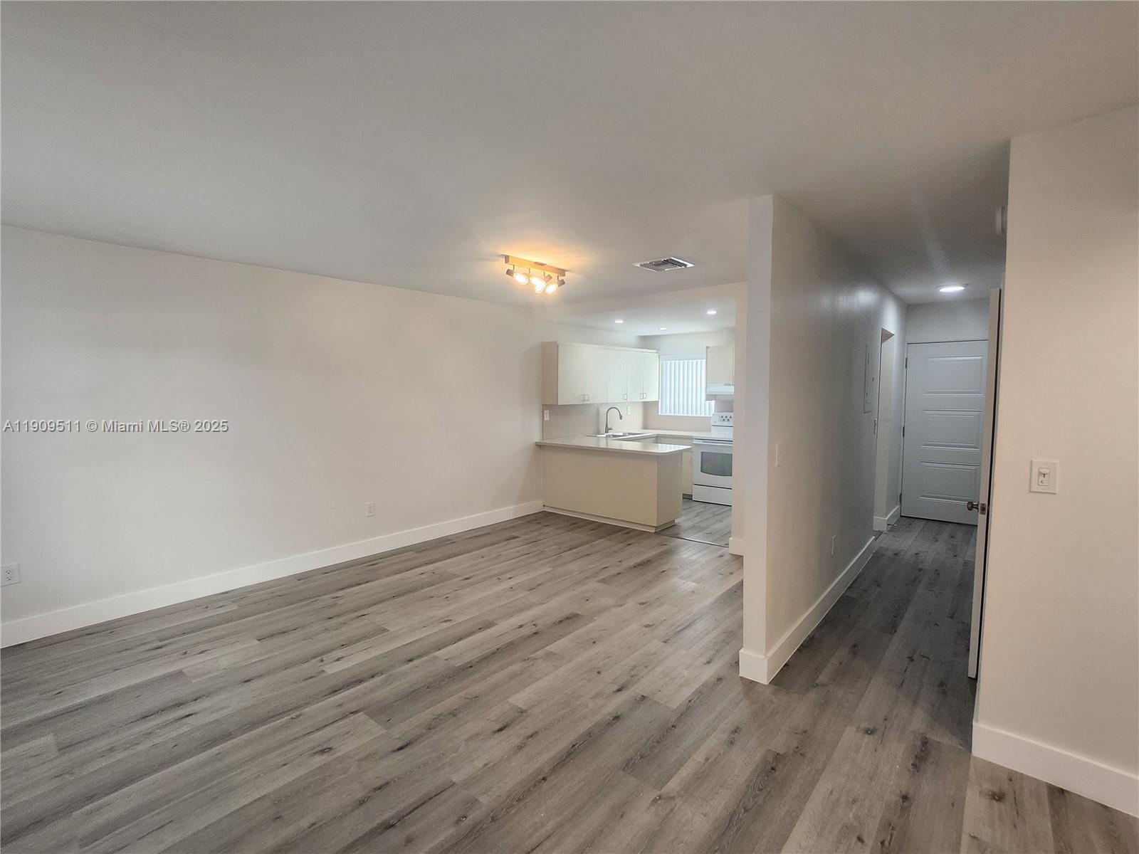 4320 NW 11th St #B Miami, FL 33126