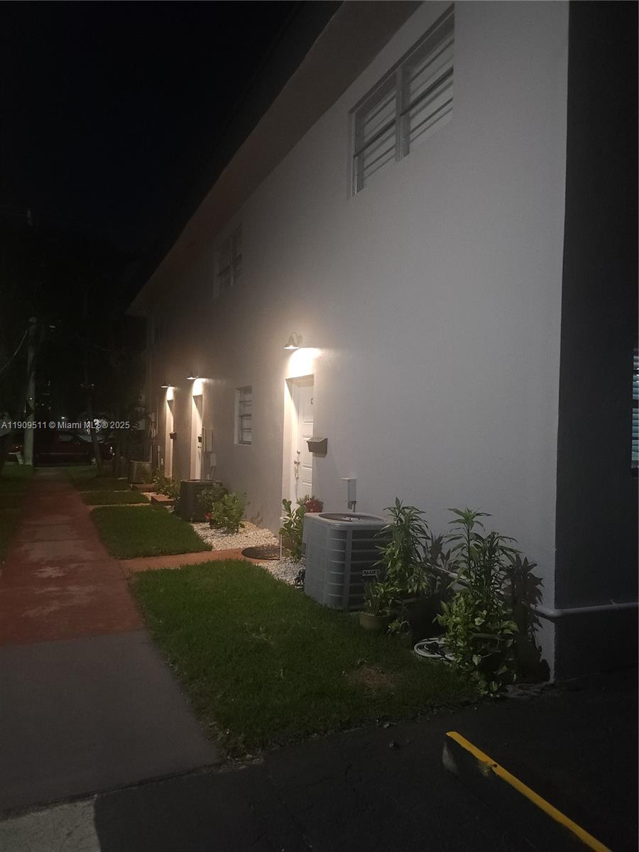 4320 NW 11th St #B Miami, FL 33126