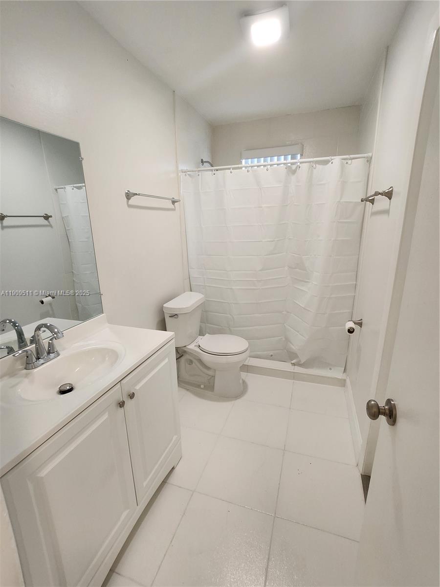 4320 NW 11th St #B Miami, FL 33126