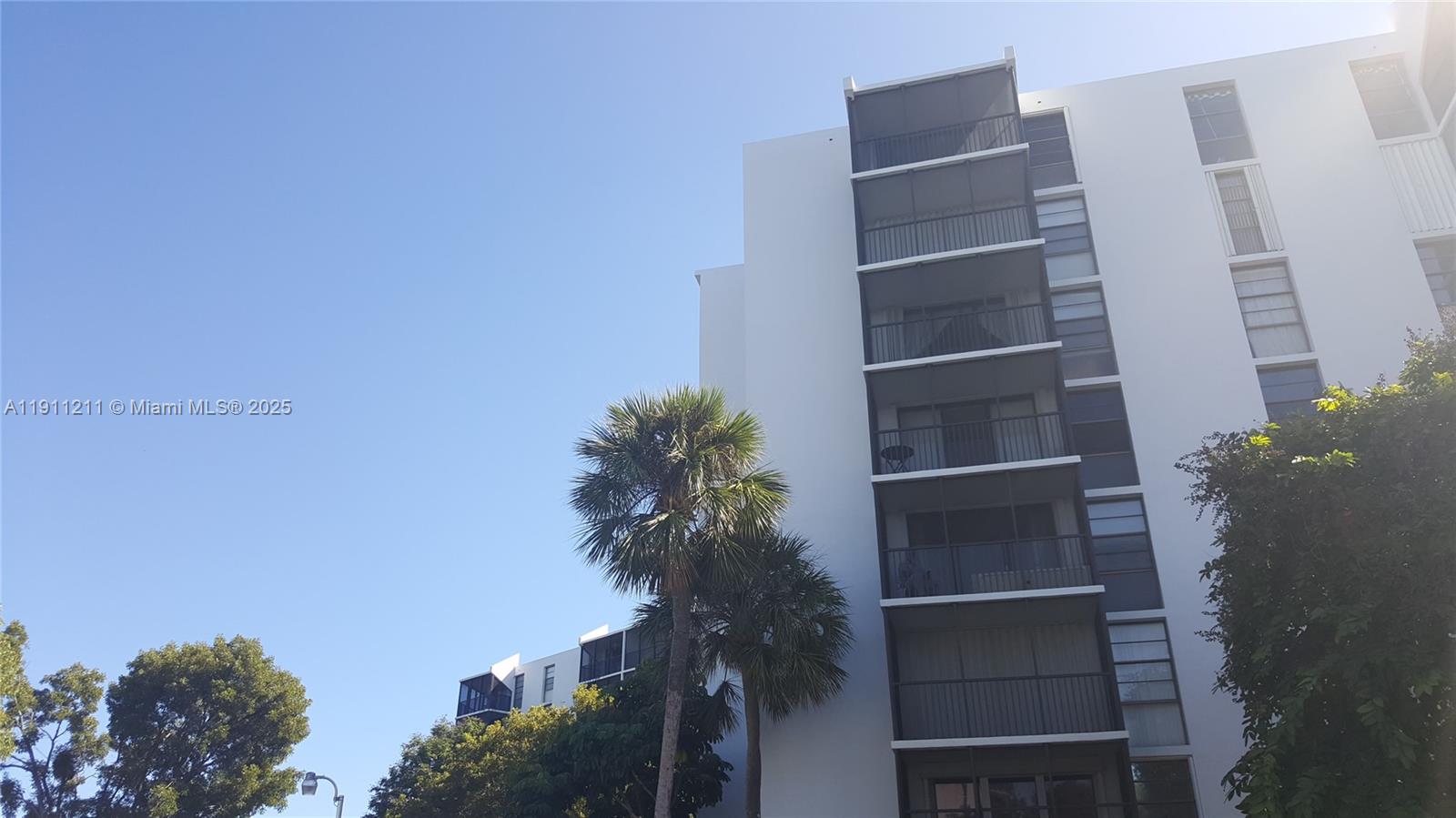 3401 N Country Clb Dr #412