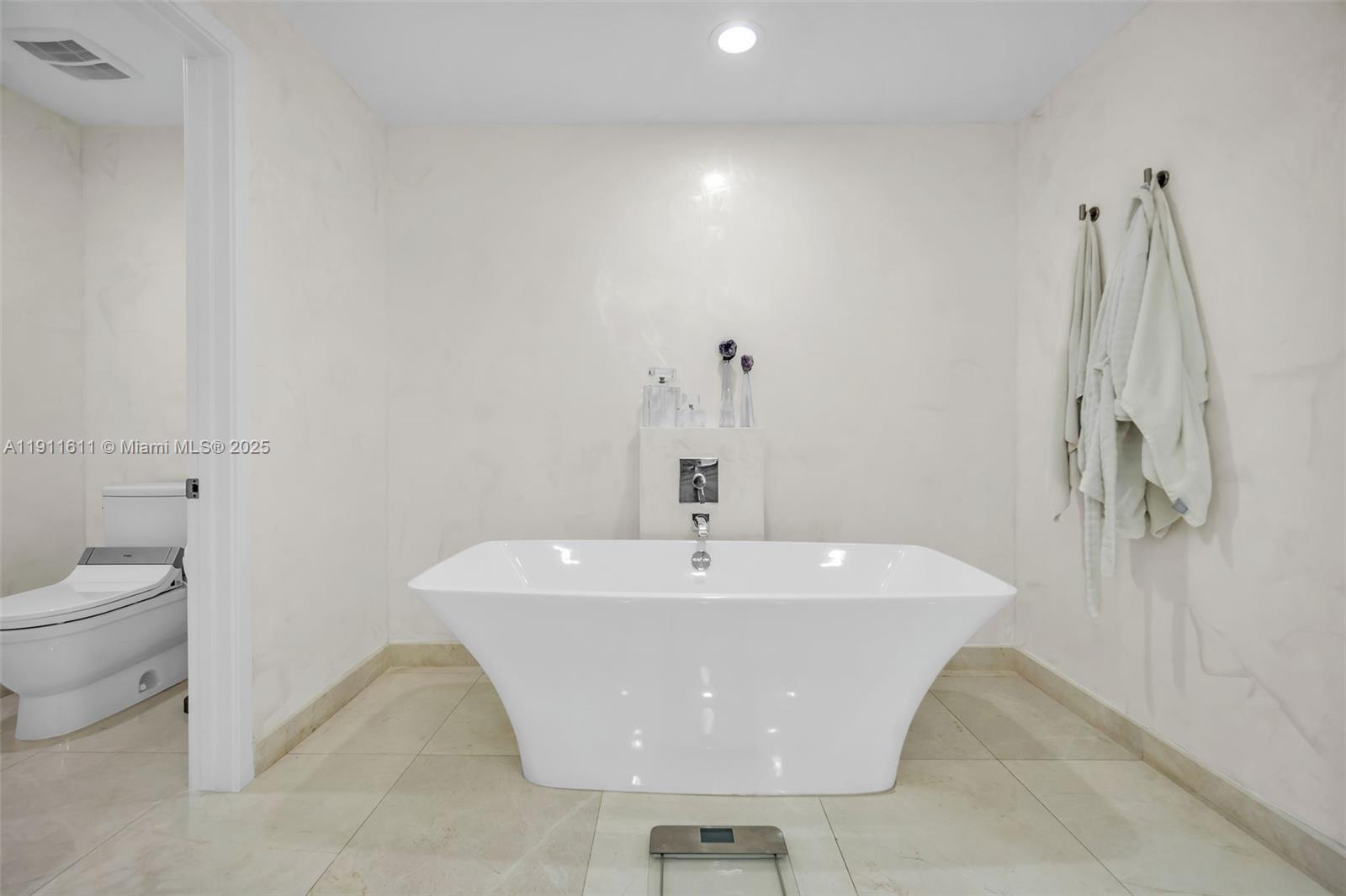 17301 Biscayne Blvd #910 North Miami Beach, FL 33160