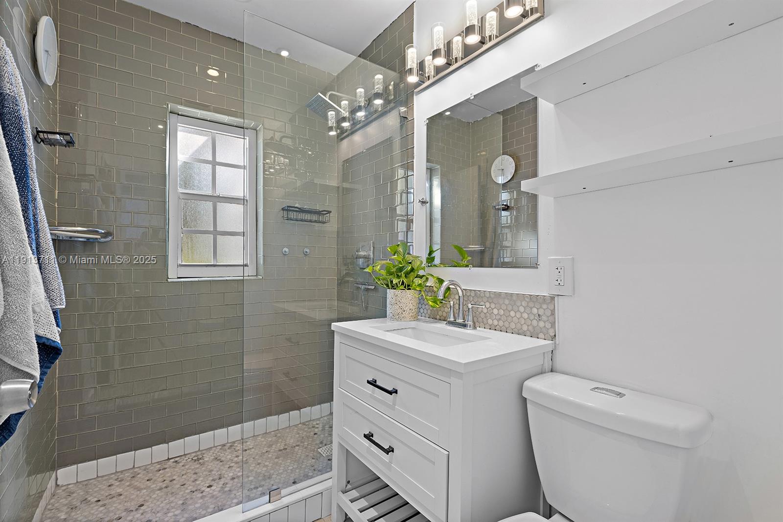 794 NW 45th St Miami, FL 33127