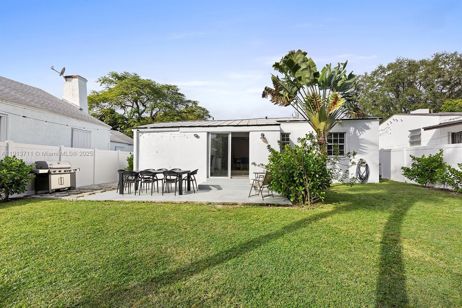 794 NW 45th St Miami, FL 33127