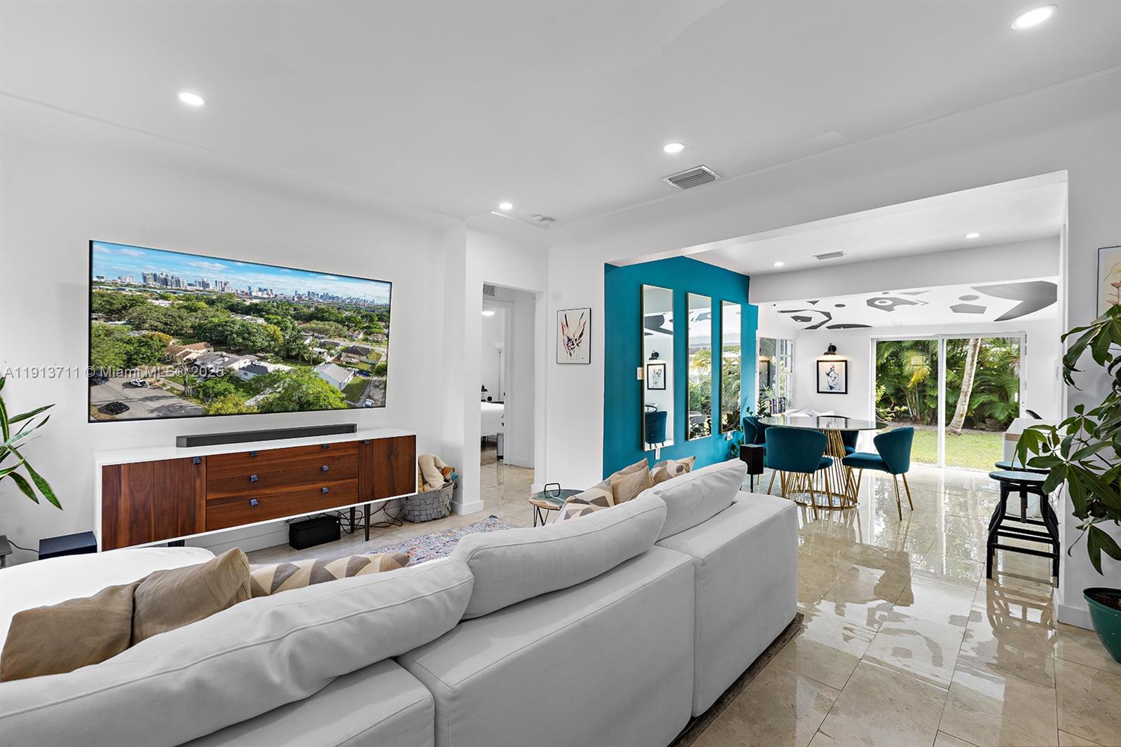 794 NW 45th St Miami, FL 33127