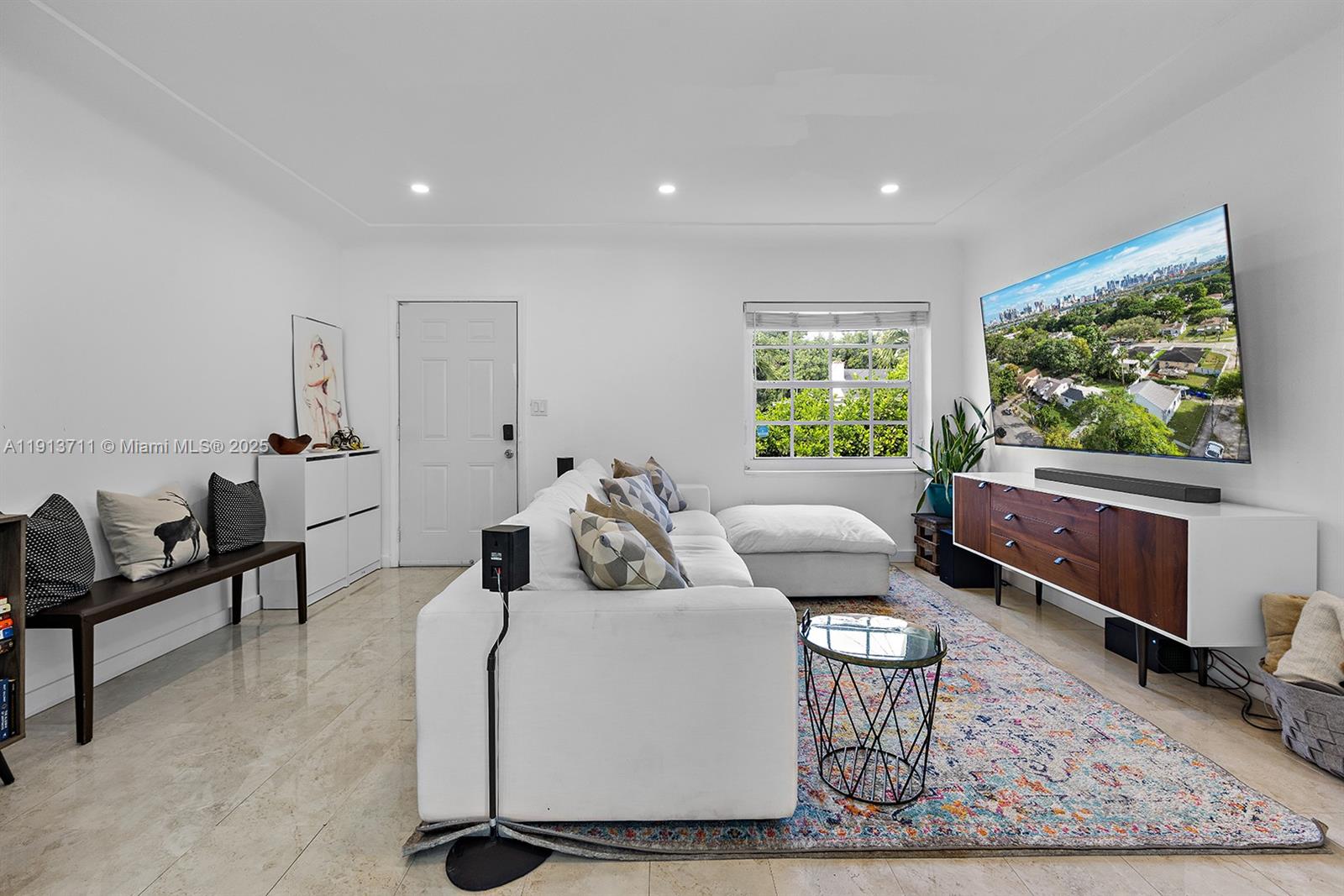 794 NW 45th St Miami, FL 33127