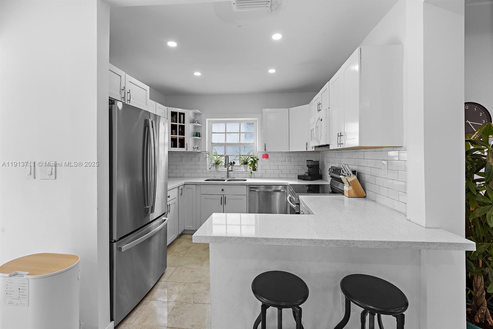 794 NW 45th St Miami, FL 33127