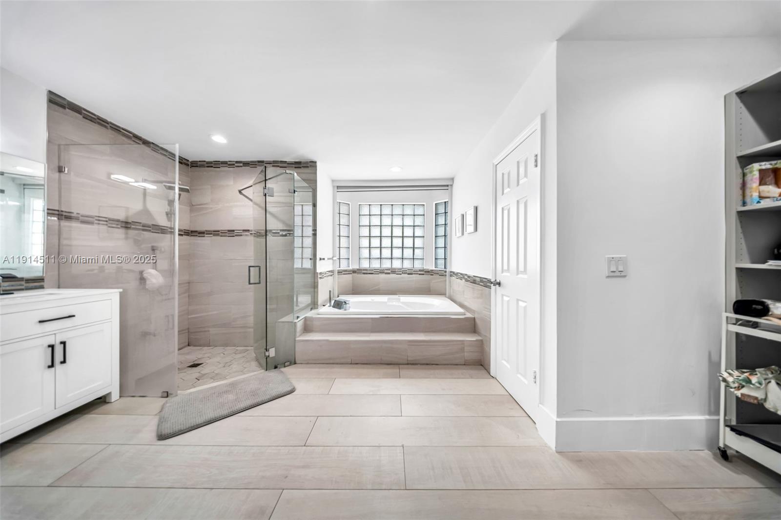 10195 NW 26th St Doral, FL 33172