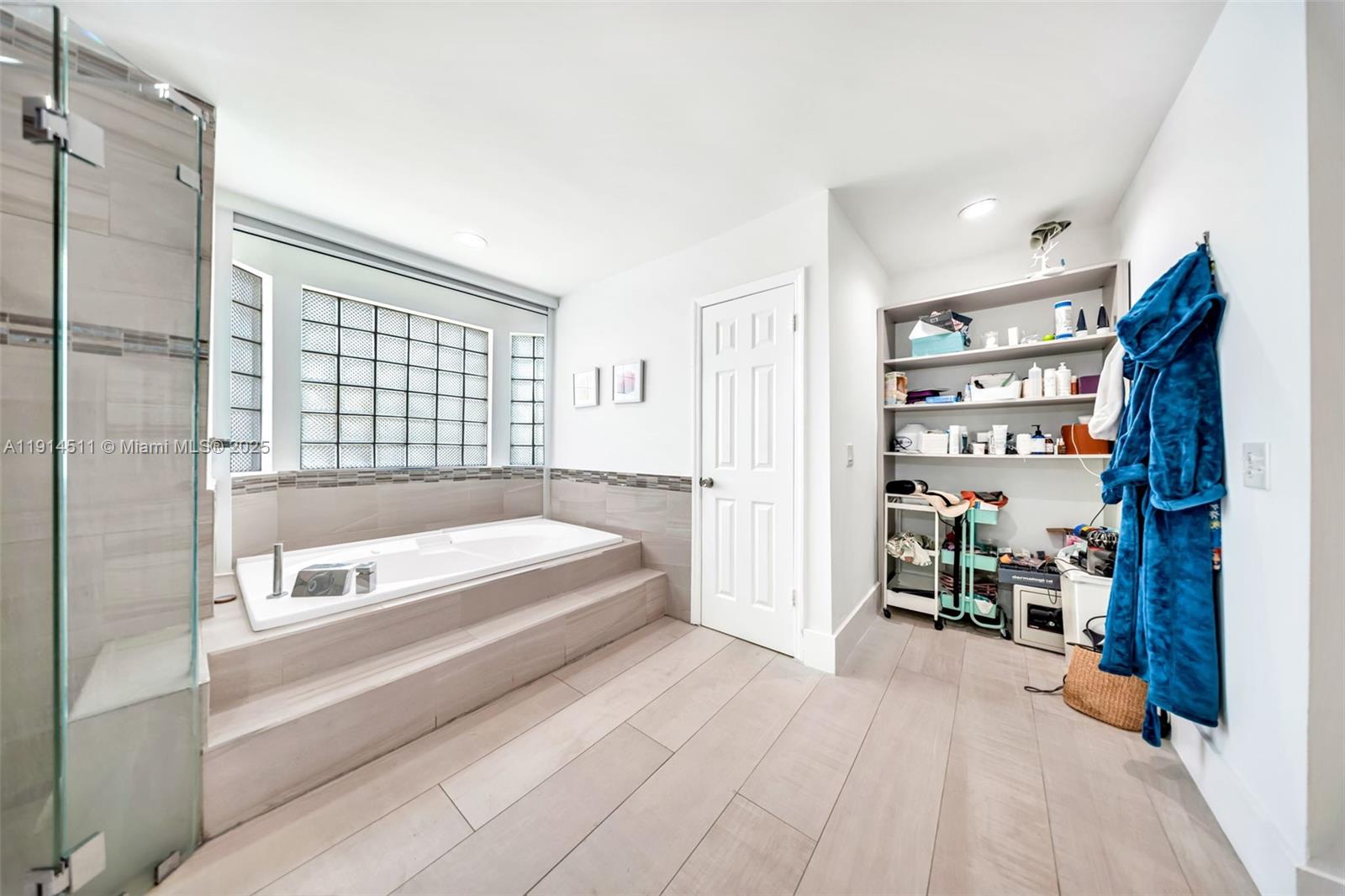 10195 NW 26th St Doral, FL 33172