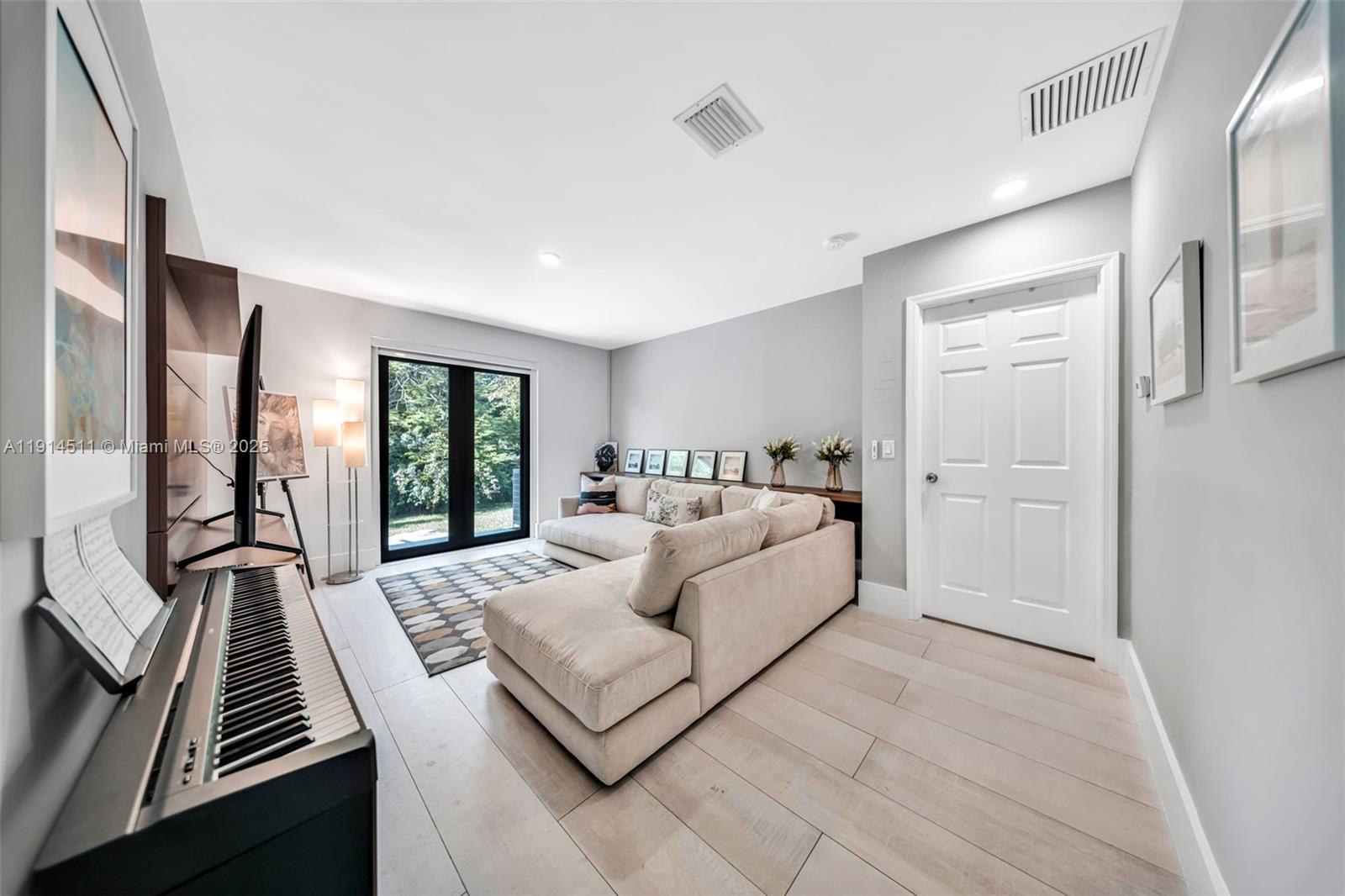 10195 NW 26th St Doral, FL 33172