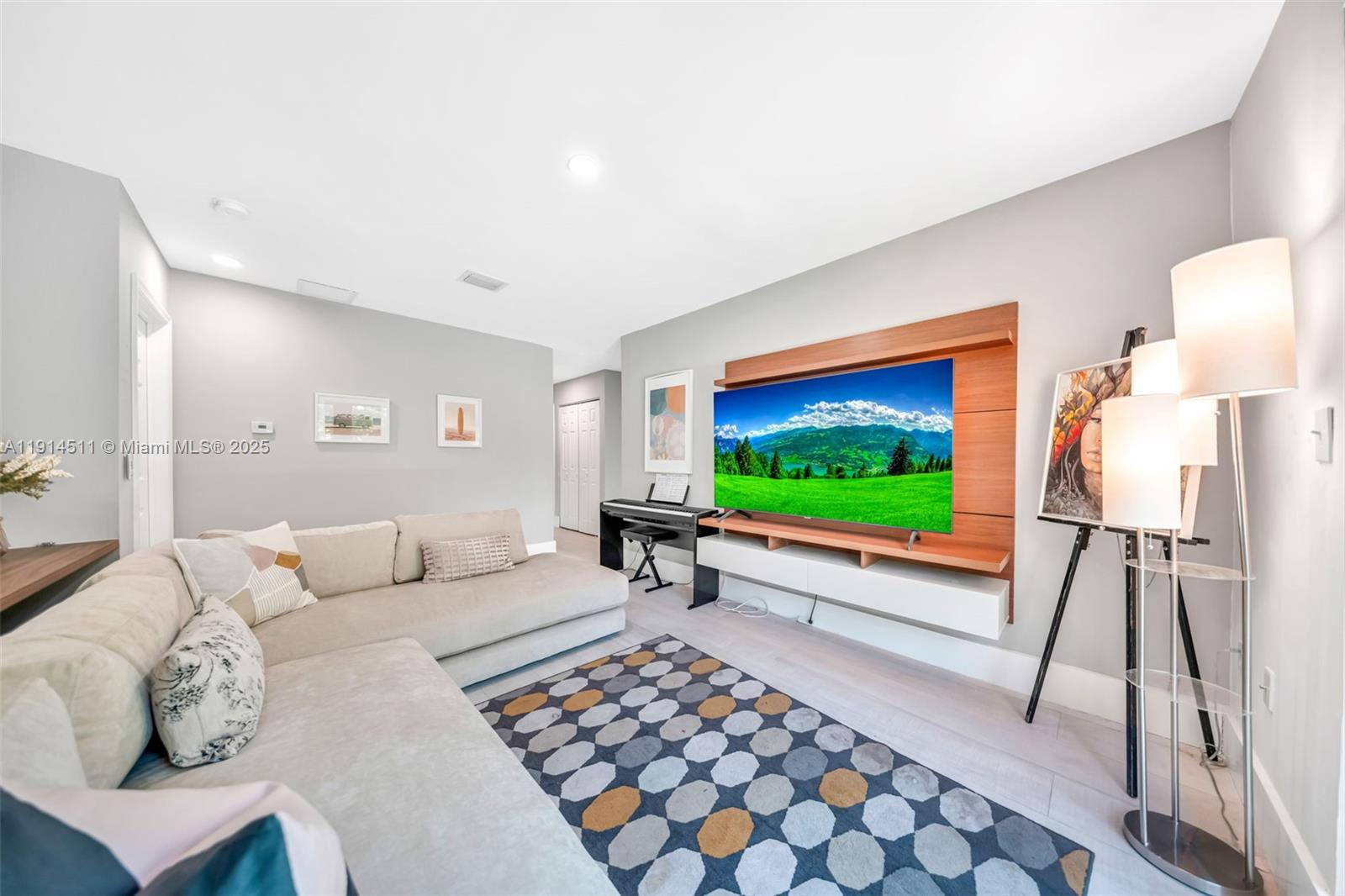 10195 NW 26th St Doral, FL 33172