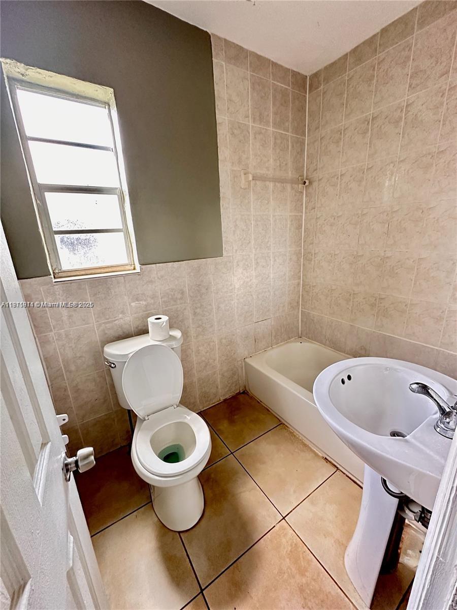 401 NW 81st St Miami, FL 33150