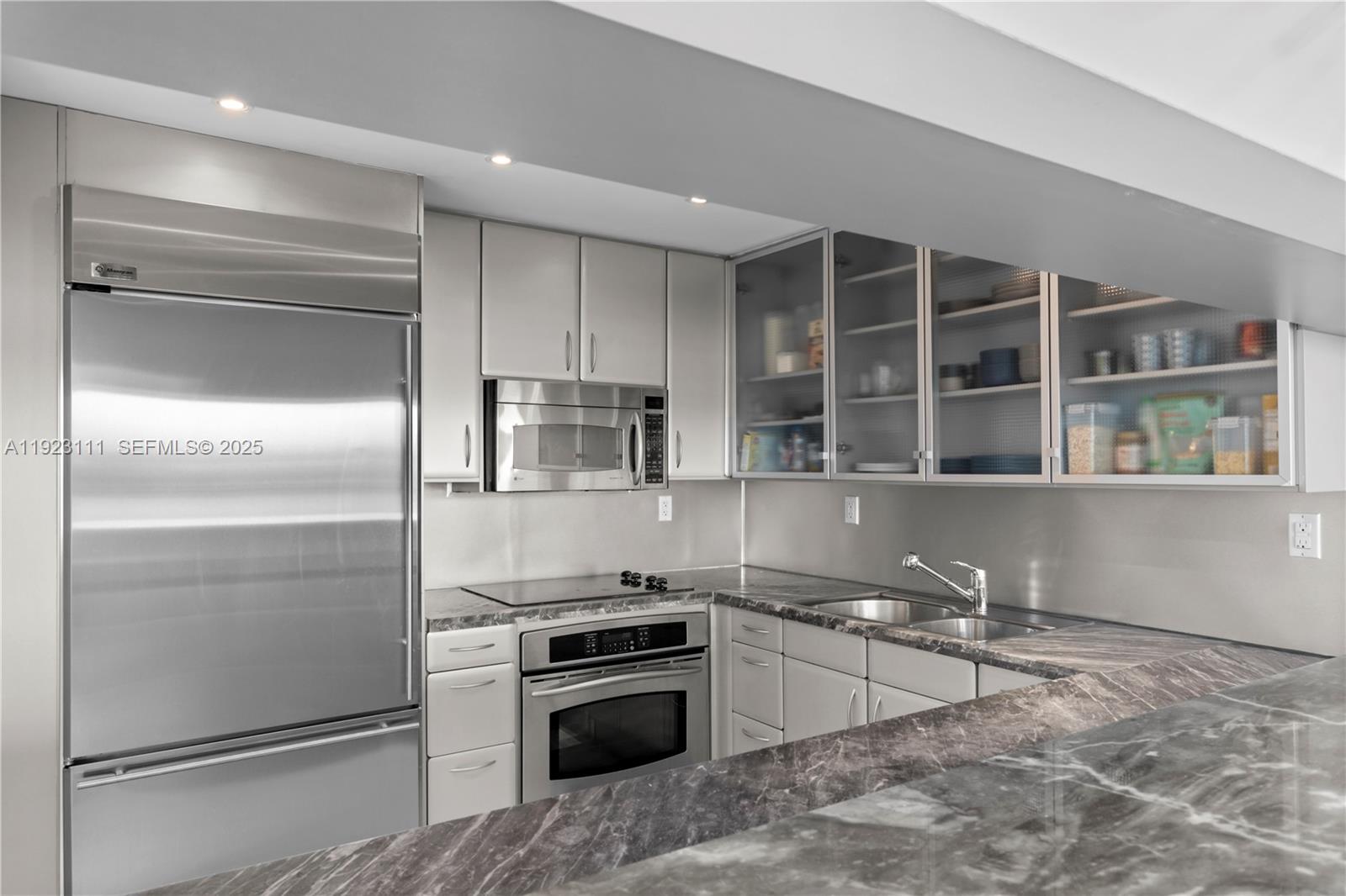 540 West Ave #1514 Miami Beach, FL 33139