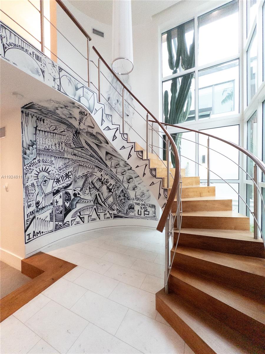 327 E Rivo Alto Dr Miami Beach, FL 33139