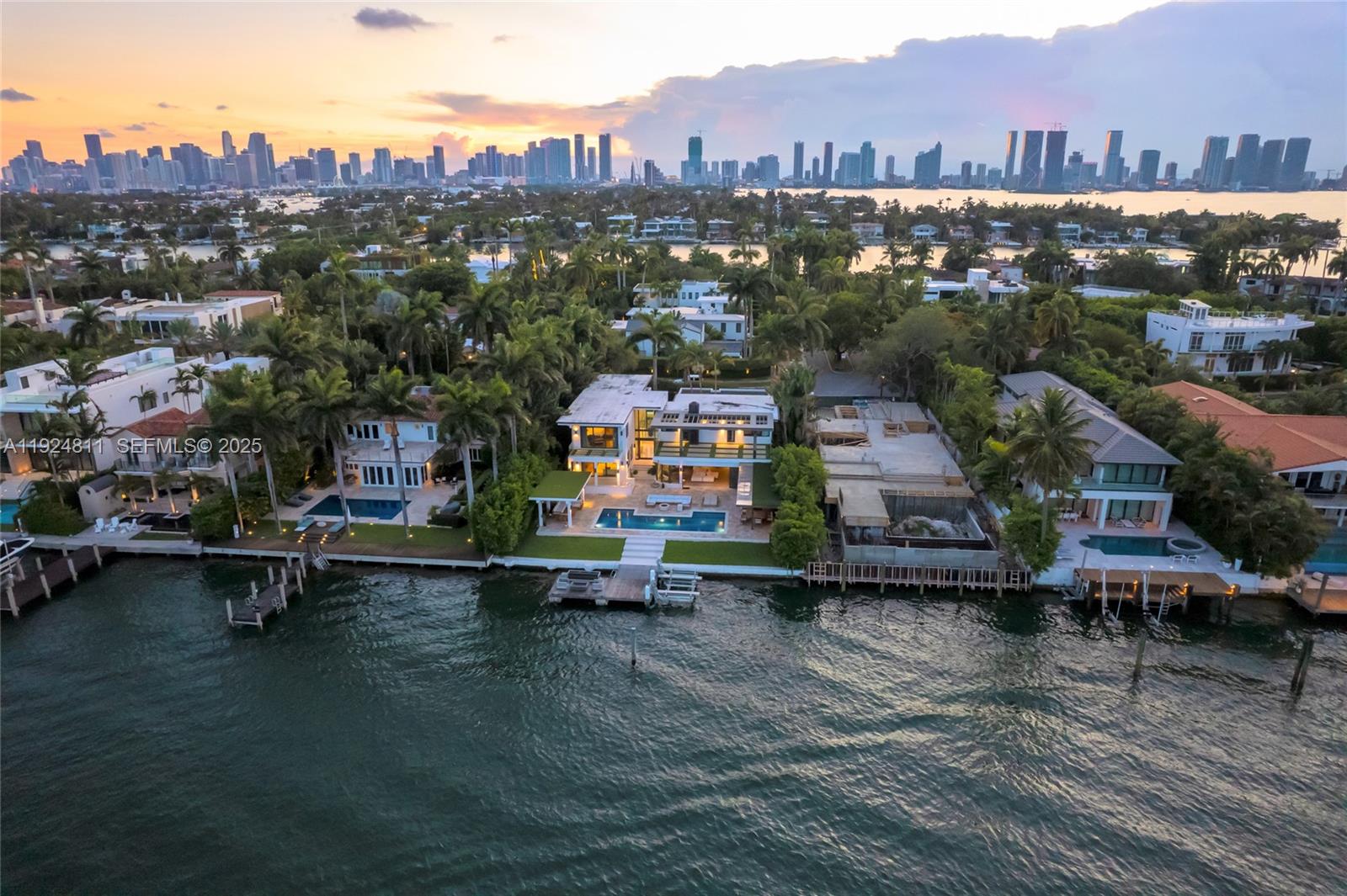 327 E Rivo Alto Dr Miami Beach, FL 33139