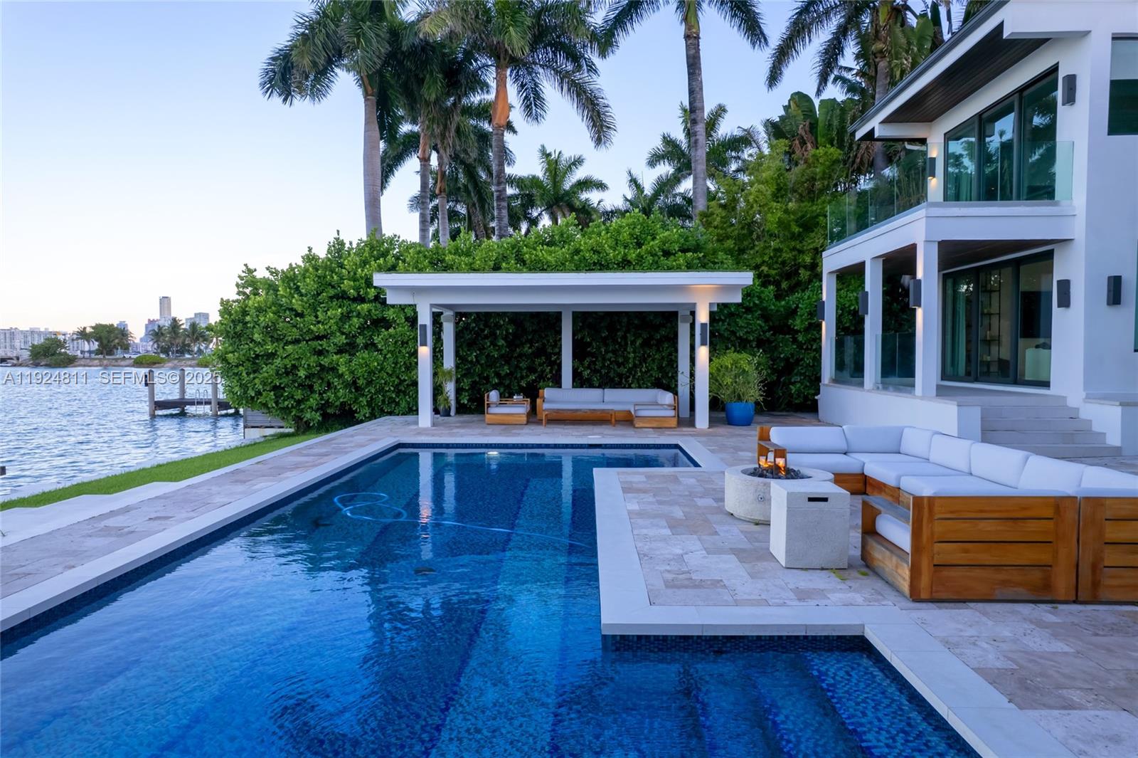 327 E Rivo Alto Dr Miami Beach, FL 33139